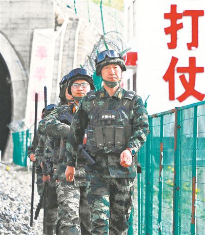 武警青海总队执勤支队某大队大队长杨富祥：让雪山见证信仰的海拔